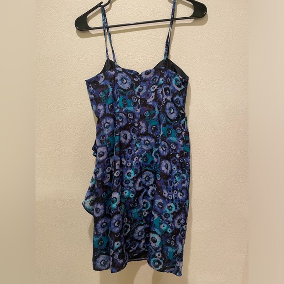 Lauren Conrad  |   Dress - Picture 4 of 5